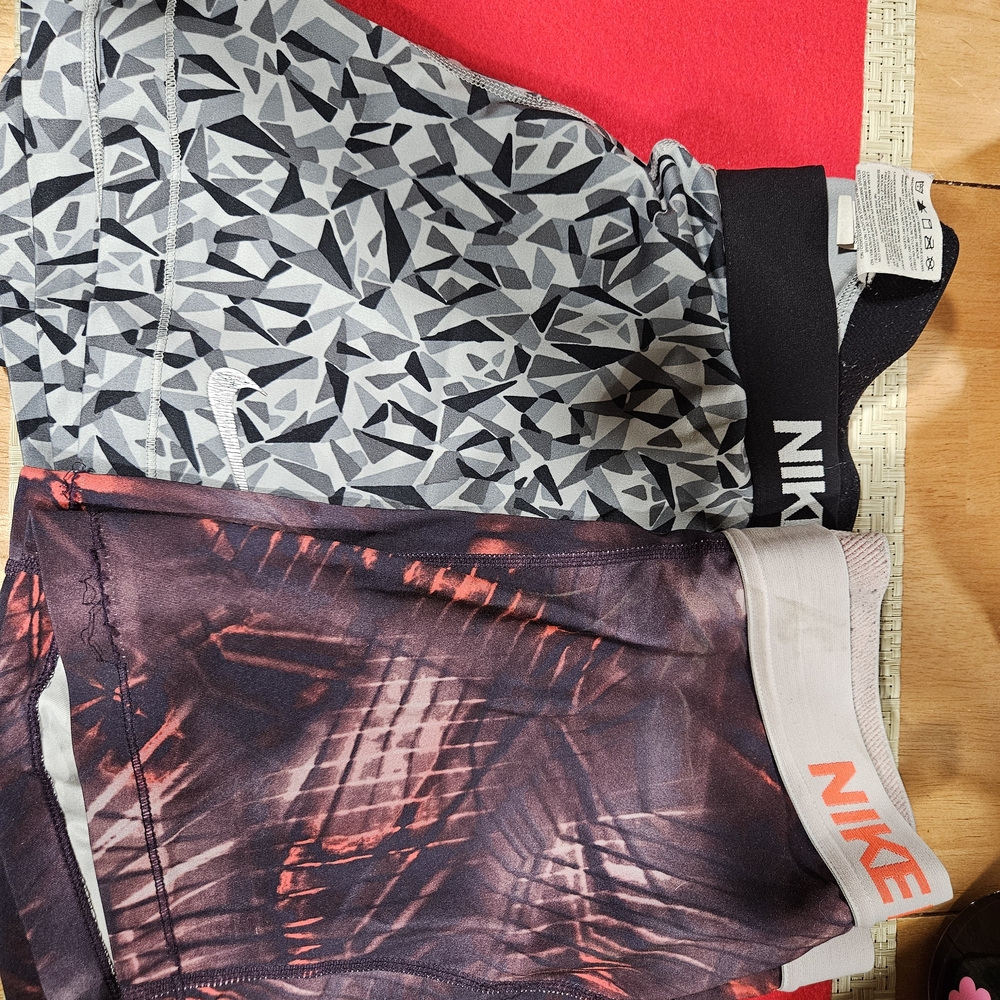 Nike Geometric and Abstract Print Shorts - Gray and Red